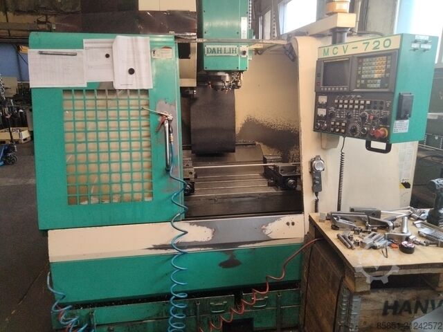 Vertical machining center Dah Lih MCV 720