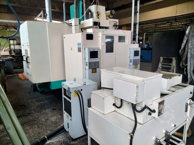 Vertical machining center Dah Lih MCV 720