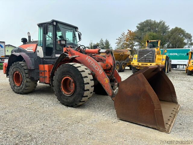 Lader Hitachi ZW220-6