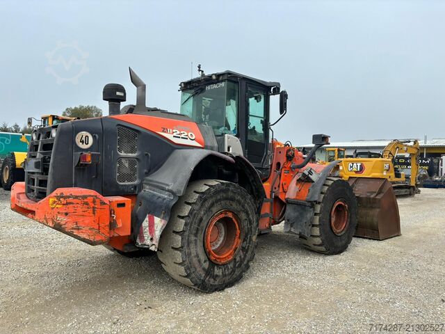 Lader Hitachi ZW220-6