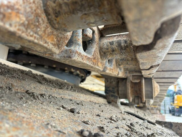 Raupenbagger Komatsu PC240NLC-11