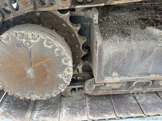 Raupenbagger Komatsu PC240NLC-11