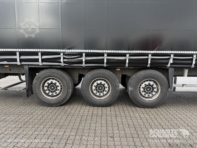 Auflieger mit Pritsche & Plane Schmitz Cargobull Curtainsider Standard Getränke