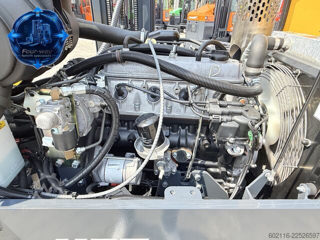 Wózek widłowy czterokierunkowy Combilift C3000 GAS TRIPLEX 6400 ONLY 953H CABIN