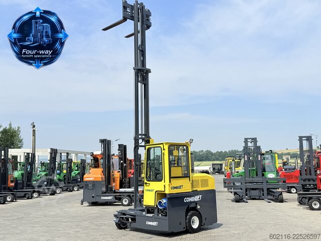 Wózek widłowy czterokierunkowy Combilift C3000 GAS TRIPLEX 6400 ONLY 953H CABIN
