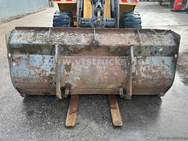 Wheel loader VOLVO L40 TP 4x4 Schaufel + Gabel