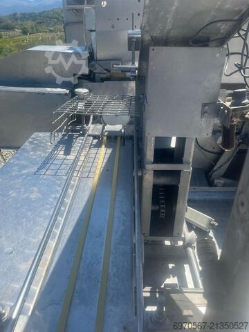 Mašina za pakovanje tunjevine - punilica i pakirnica  