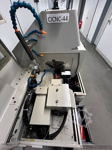 Automat tokarski do obróbki długiej z podajnikiem prętów Citizen Cincom B12E-VI