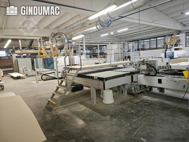Linha de produção industrial HOMAG WEEKE para processamento de painéis em grandes volumes e aplicaçã HOMAG WEEKE industrial production line for high-volume panel processing and edge-banding