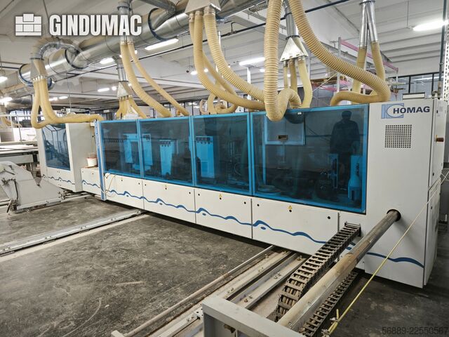 Linha de produção industrial HOMAG WEEKE para processamento de painéis em grandes volumes e aplicaçã HOMAG WEEKE industrial production line for high-volume panel processing and edge-banding