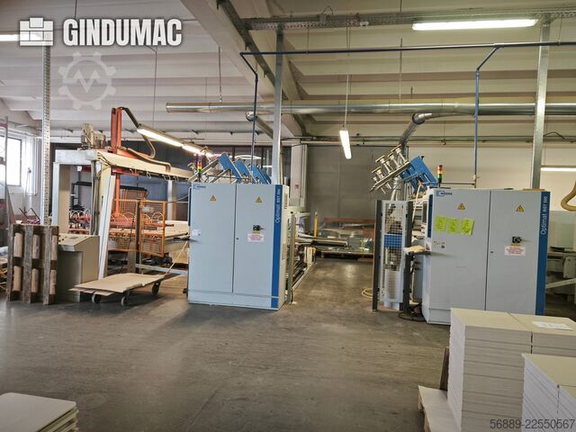 Linha de produção industrial HOMAG WEEKE para processamento de painéis em grandes volumes e aplicaçã HOMAG WEEKE industrial production line for high-volume panel processing and edge-banding