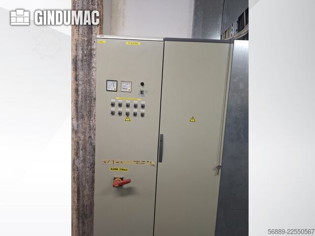 Linha de produção industrial HOMAG WEEKE para processamento de painéis em grandes volumes e aplicaçã HOMAG WEEKE industrial production line for high-volume panel processing and edge-banding