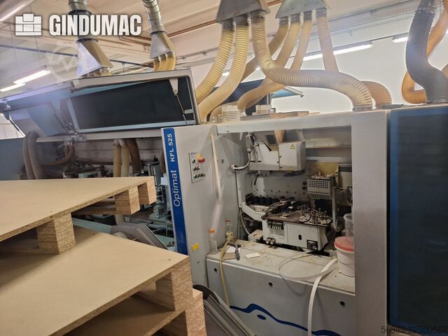 Linha de produção industrial HOMAG WEEKE para processamento de painéis em grandes volumes e aplicaçã HOMAG WEEKE industrial production line for high-volume panel processing and edge-banding