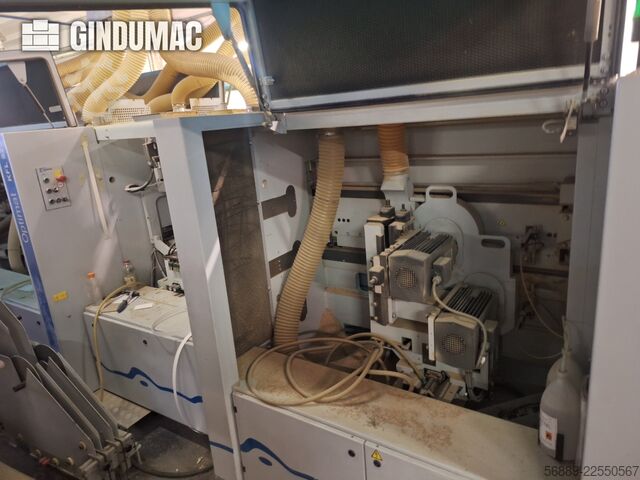 Linha de produção industrial HOMAG WEEKE para processamento de painéis em grandes volumes e aplicaçã HOMAG WEEKE industrial production line for high-volume panel processing and edge-banding