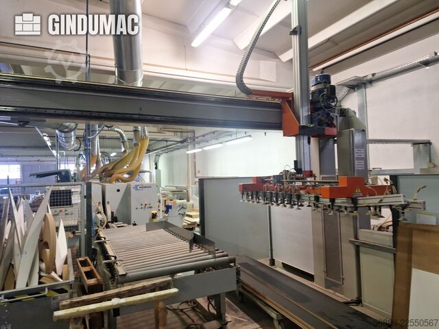 Linha de produção industrial HOMAG WEEKE para processamento de painéis em grandes volumes e aplicaçã HOMAG WEEKE industrial production line for high-volume panel processing and edge-banding