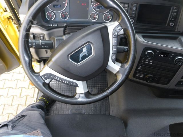 Camion cu platformă și prelată MAN TGM 15.250 4x2 Pritsche/Schiebeplane Klima