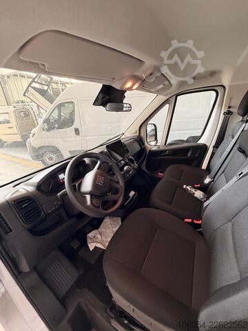 Hosszú tengelytávú zárt furgon FIAT Ducato Maxi