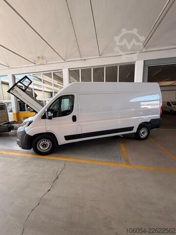 Hosszú tengelytávú zárt furgon FIAT Ducato Maxi