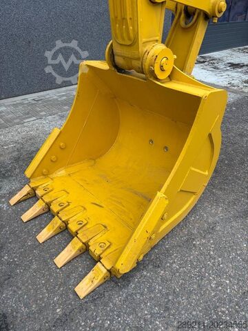 Excavator pe șenile Komatsu PC 210-10M0