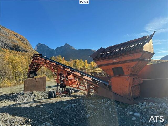 Grading plant Terex Finlay Hydrascreen screener with feed hopper