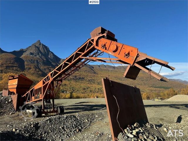 Grading plant Terex Finlay Hydrascreen screener with feed hopper