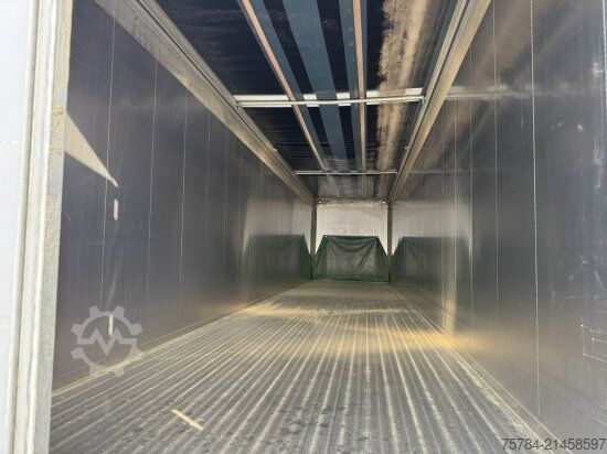 Semiremorcă cu podea mobilă KRAKER 3-ACHS SCHUBBODENAUFLIEGER CF-Z