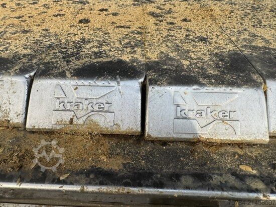 Semiremorcă cu podea mobilă KRAKER 3-ACHS SCHUBBODENAUFLIEGER CF-Z