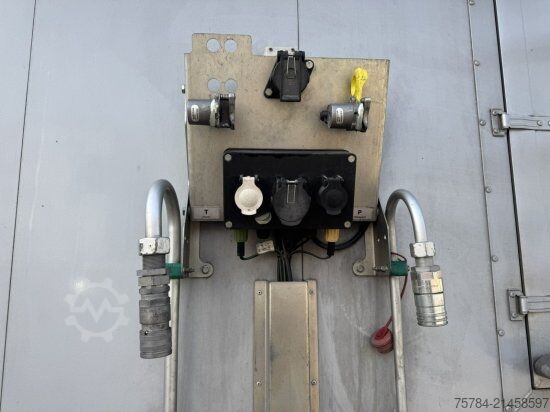 Semiremorcă cu podea mobilă KRAKER 3-ACHS SCHUBBODENAUFLIEGER CF-Z