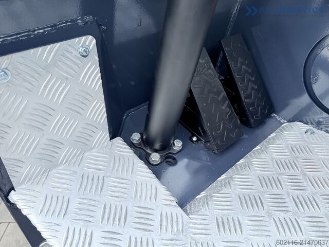 Négyirányú targoncát COMBILIFT CBE2500 TRIPLEX 5500 FORK POSITIONER