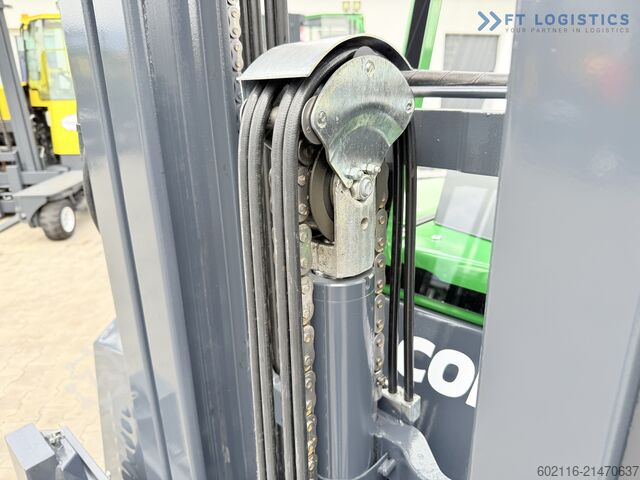 Négyirányú targoncát COMBILIFT CBE2500 TRIPLEX 5500 FORK POSITIONER