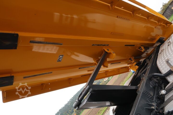 Třístranný sklápěč Mercedes-Benz Arocs 3251 8x4