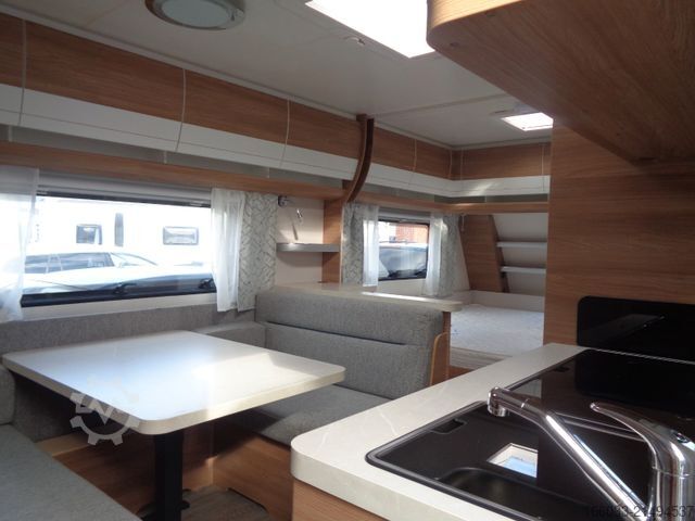 Lakókocsi HOBBY de luxe 560 KMFe *Markise*Vorzelt*