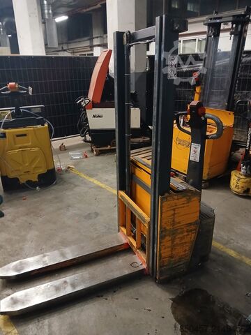 Raklapos targoncák Genkinger EGV12