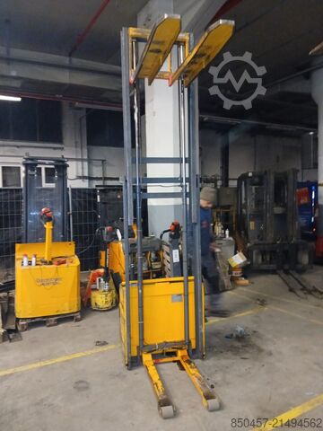 Raklapos targoncák Genkinger EGV12