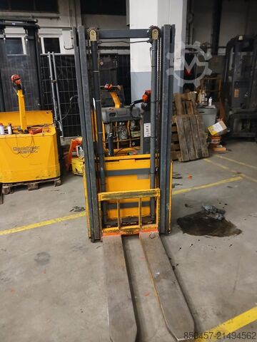 Raklapos targoncák Genkinger EGV12