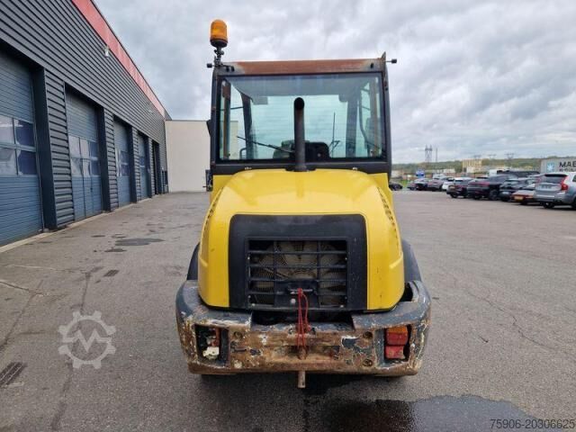 Kolový nakladač Komatsu WA70-5