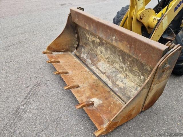 Kolový nakladač Komatsu WA70-5
