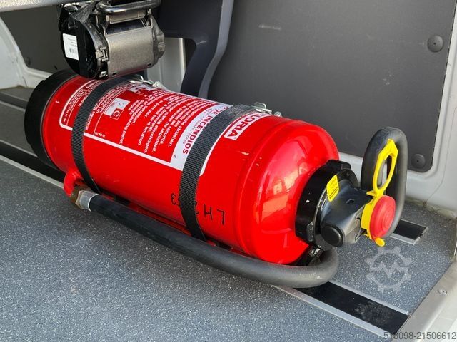 Minibusz VOLKSWAGEN CRAFTER 17 SITZER ACC LANE ASSIST