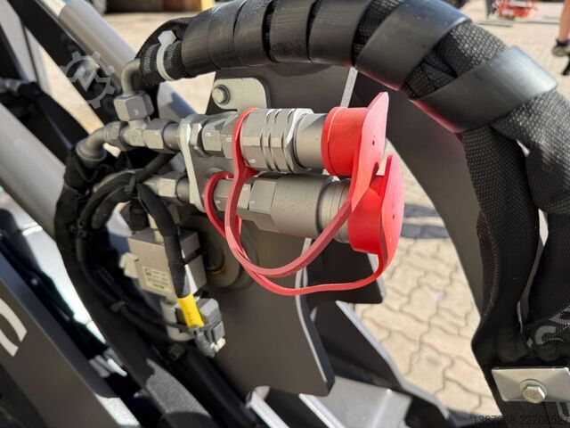 Cargadora de ruedas MECALAC MCL2 / Neuwertig / inkl. Schaufel