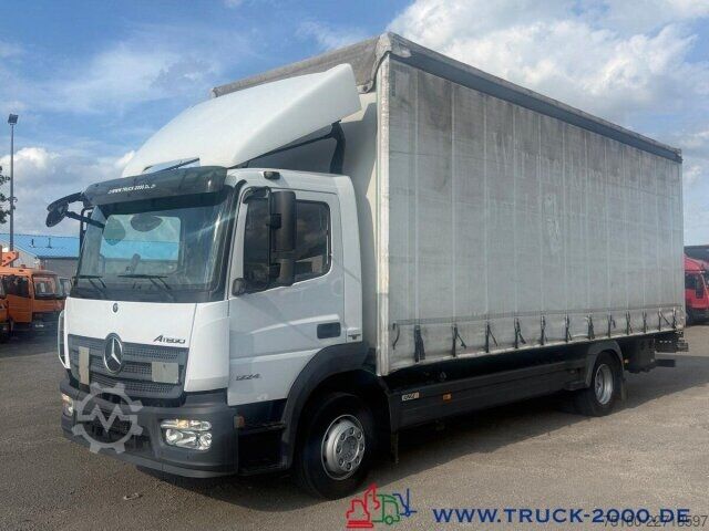 Samochód ciężarowy z plandeką typu platforma Mercedes-Benz Atego 1224 Schiebeplane L+R+ Dach LBW 1.5T AHK