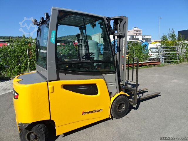 Elektromos négykerekű targoncát Jungheinrich EFD 435s