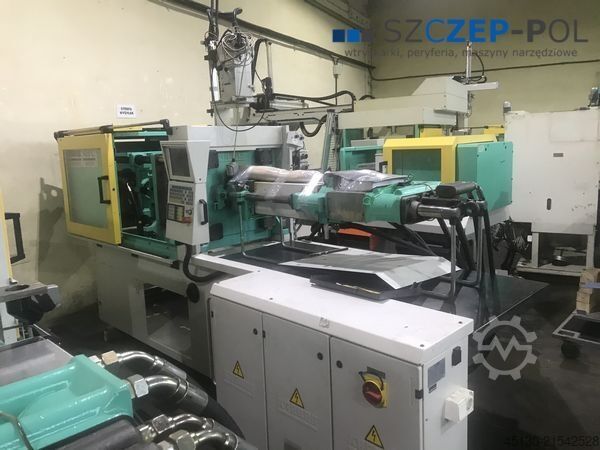 Injection molding machine Arburg 420C 800-250 mit dem Angußpicker