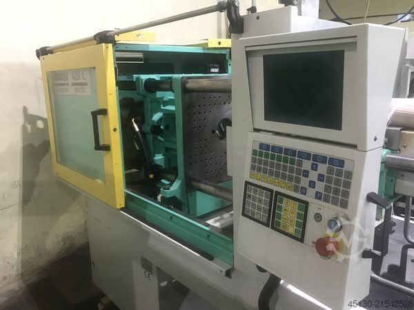 Injection molding machine Arburg 420C 800-250 mit dem Angußpicker