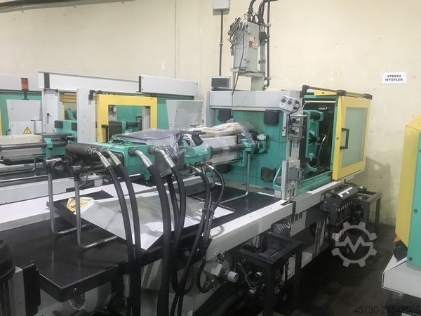 Injection molding machine Arburg 420C 800-250 mit dem Angußpicker