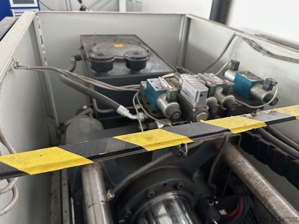 Máquina de moldagem por injeção Ferromatik Milacron K110D-S/2F