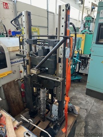 Máquina de moldagem por injeção Ferromatik Milacron K110D-S/2F