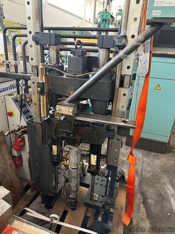 Máquina de moldagem por injeção Ferromatik Milacron K110D-S/2F