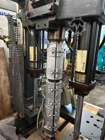 Máquina de moldagem por injeção Ferromatik Milacron K110D-S/2F