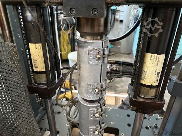 Máquina de moldagem por injeção Ferromatik Milacron K110D-S/2F