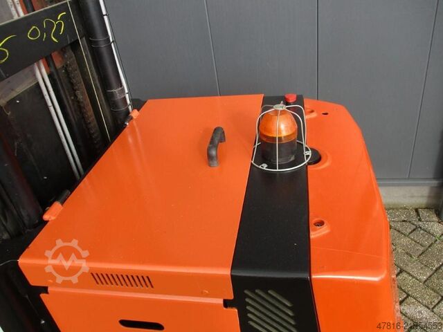 Hochhubkommissionierstapler TOYOTA OME 100M